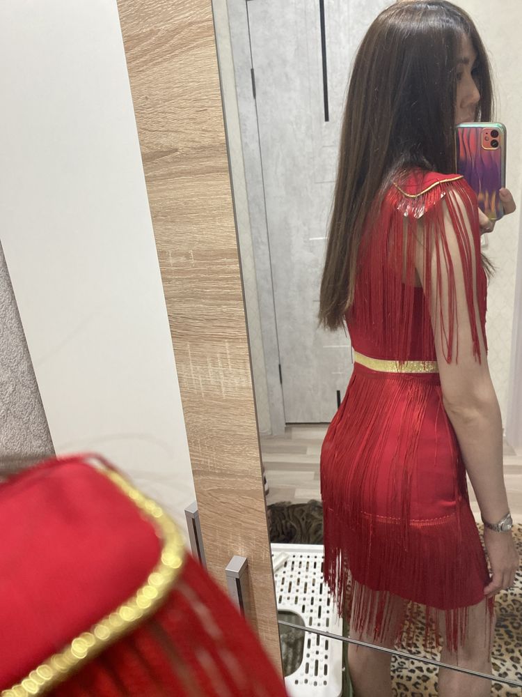Продам красное платье