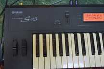 синтезатор YAMAHA S 03