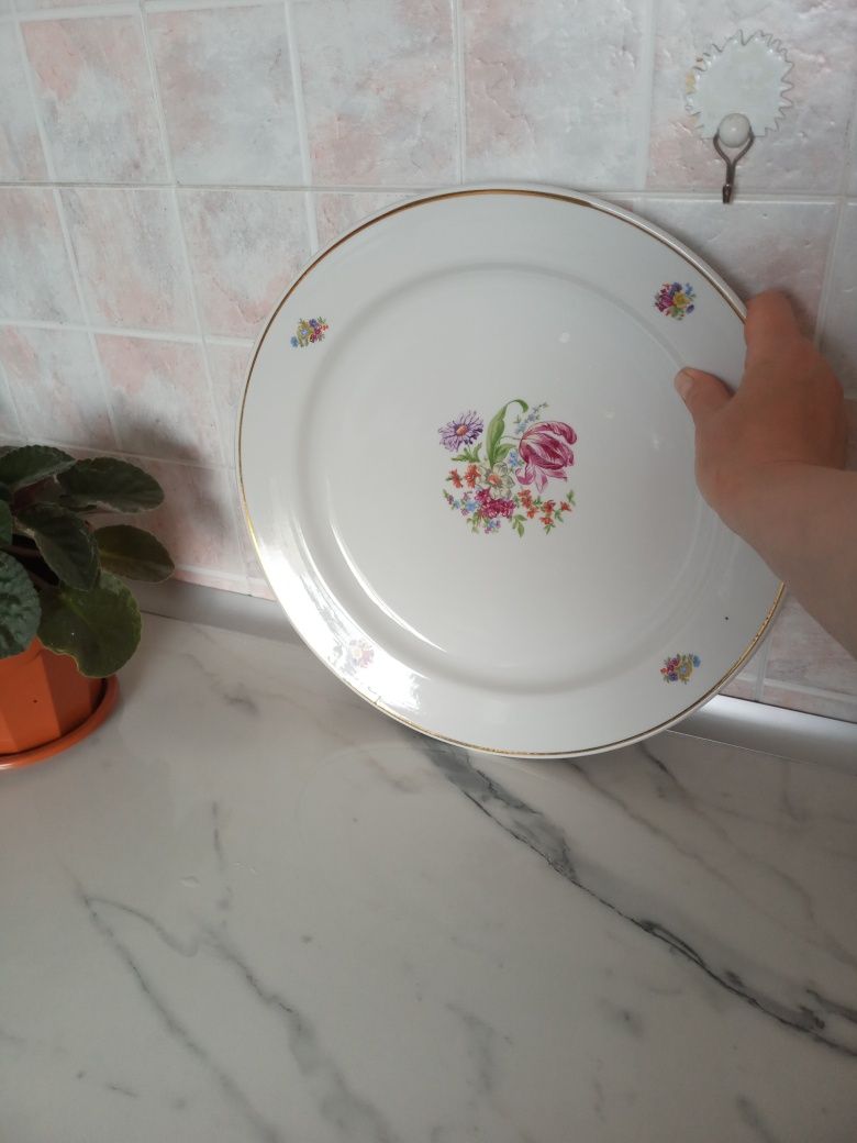 Блюдо из керамики