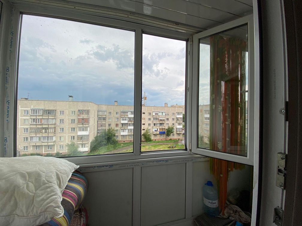 Продам 1 ком квартиру в 20 мкр , гостиничного типа