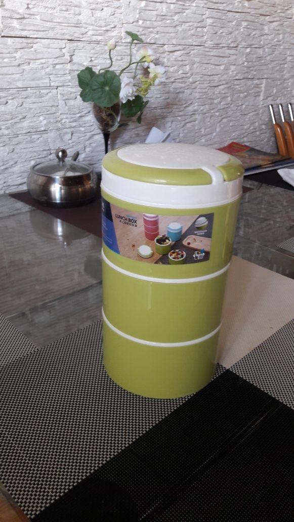Продается новый ланч бокс из 3 ярусов