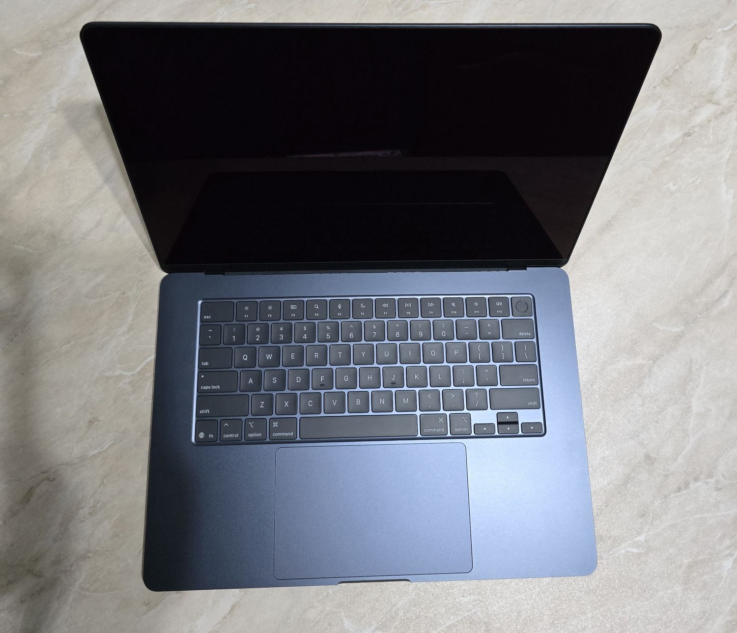 MacBook Air 15 M4 16/256 8 циклов