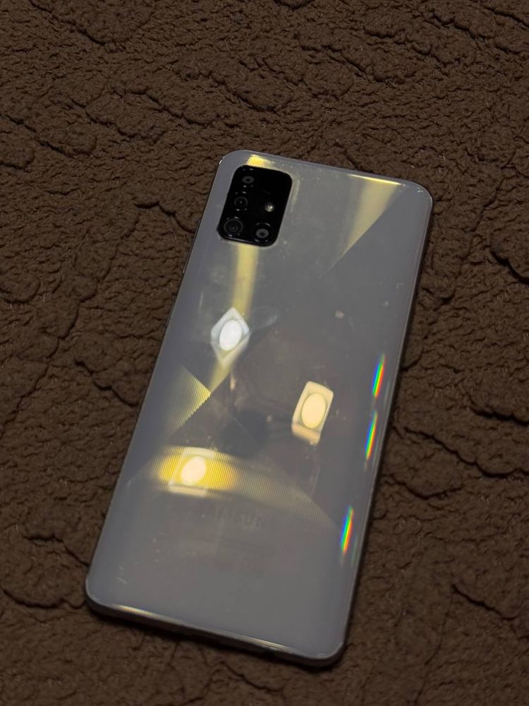 Samsung A51 в идеальном состоянии
