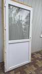 Продаётся пластиковая дверь (балконная)