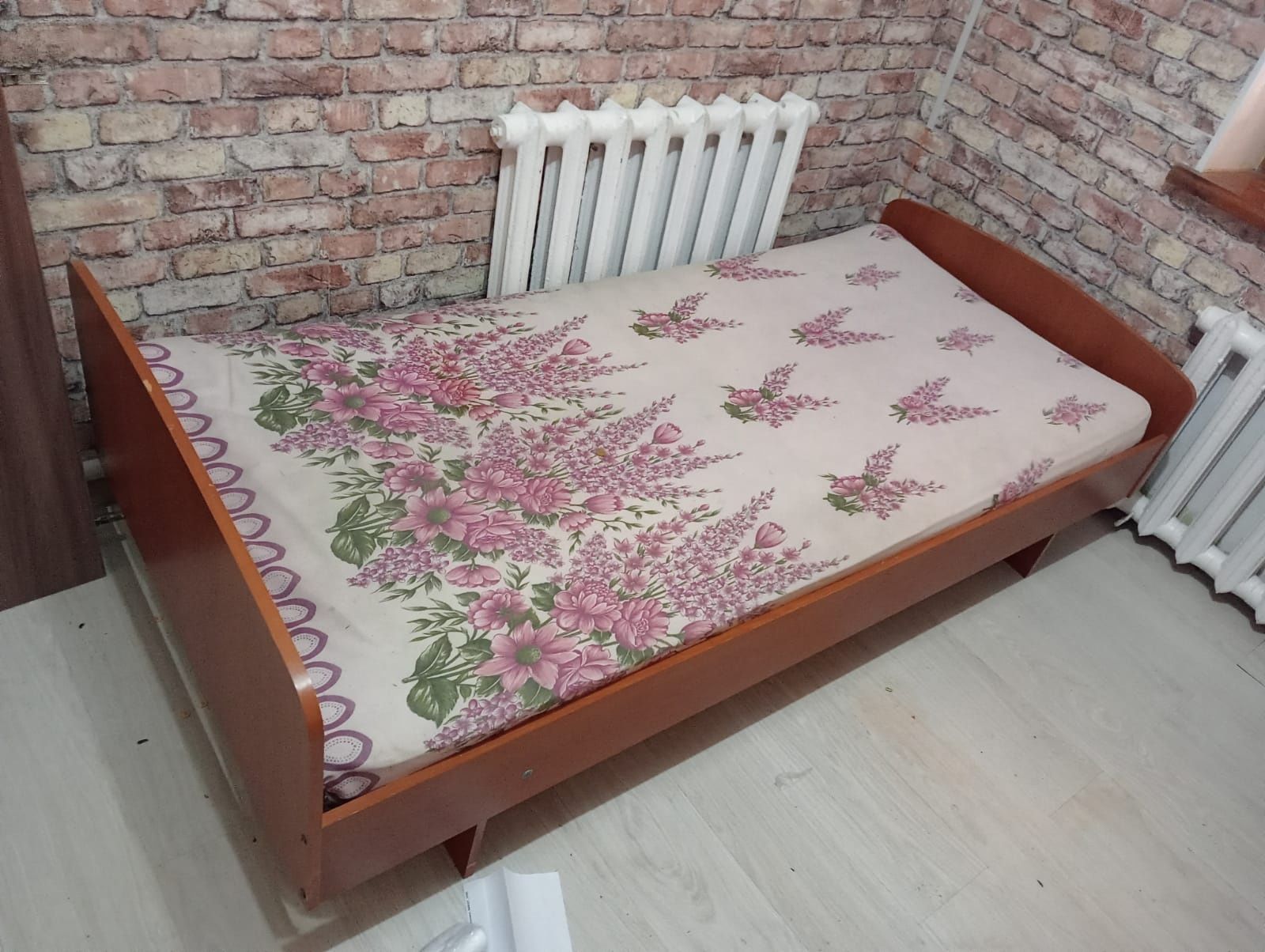 Продам кровати для