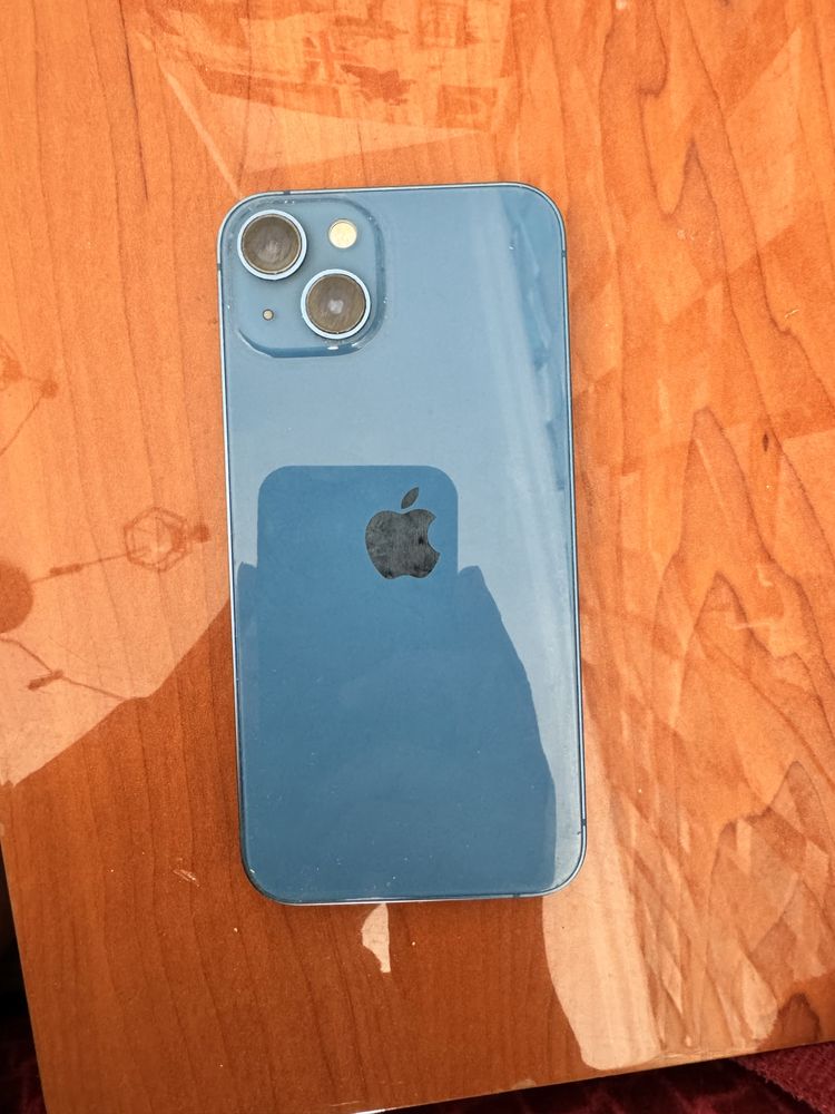 Продается iPhone 13 в синим цвете