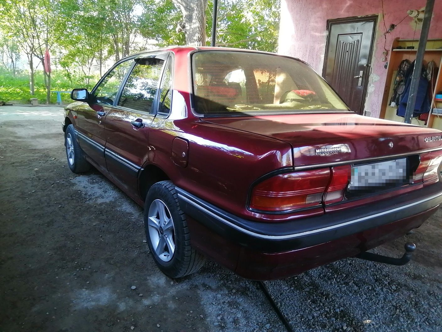 Mitsubishi Galant 1.8 объем 1,500 000 млн  возможен  торг  у  капота