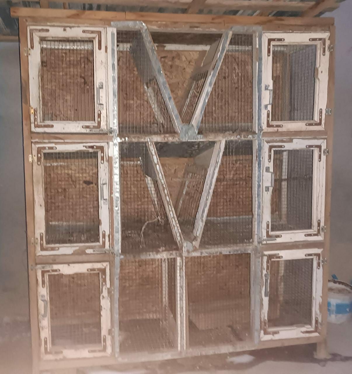 Продам клетку для кроликов  цена договорная