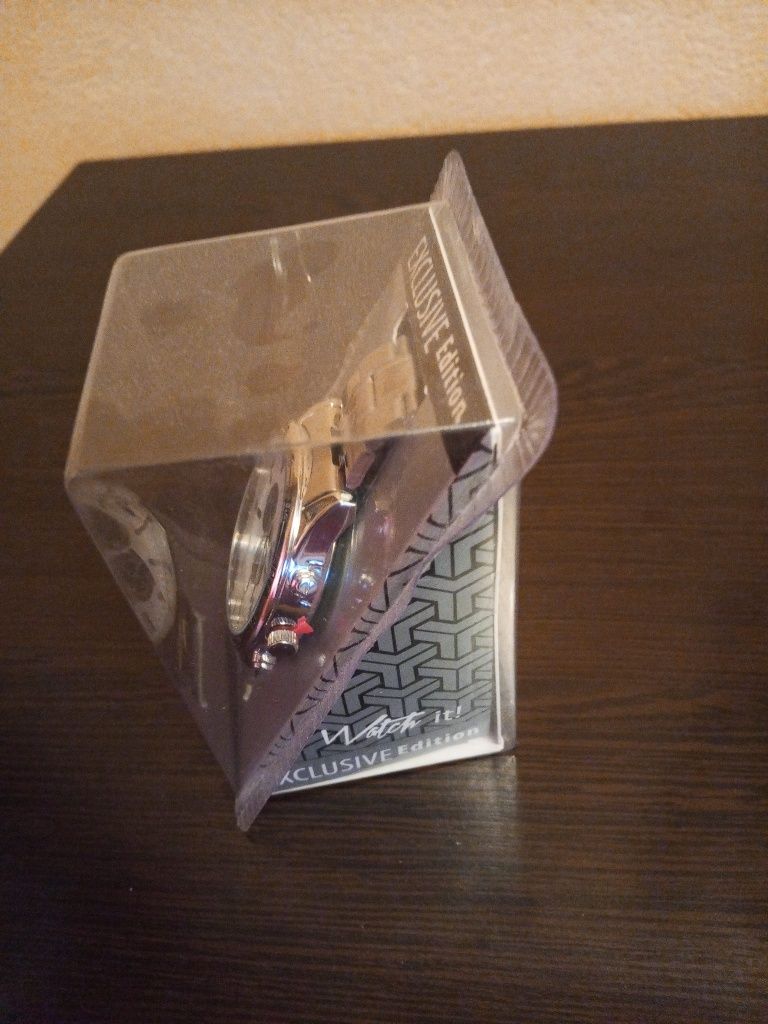 Продаю новые часы