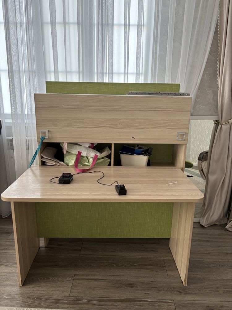 Продам шкаф с столом в комлекте