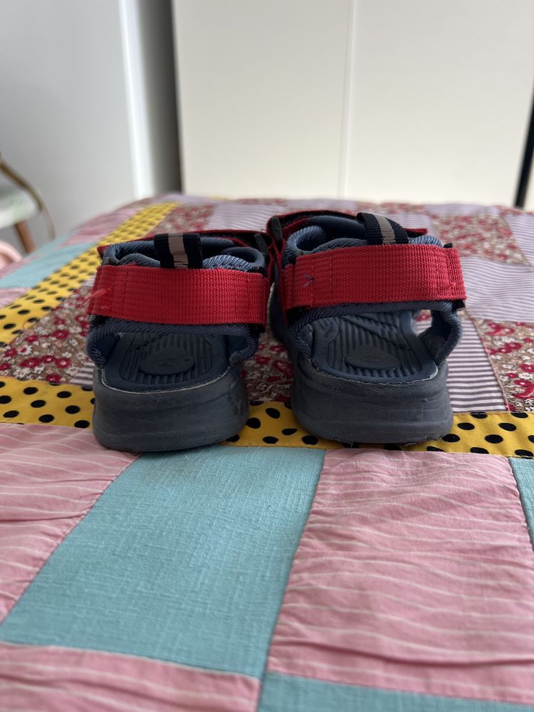 Сандали детские продам