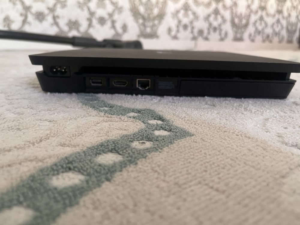 Продам PlayStation 4