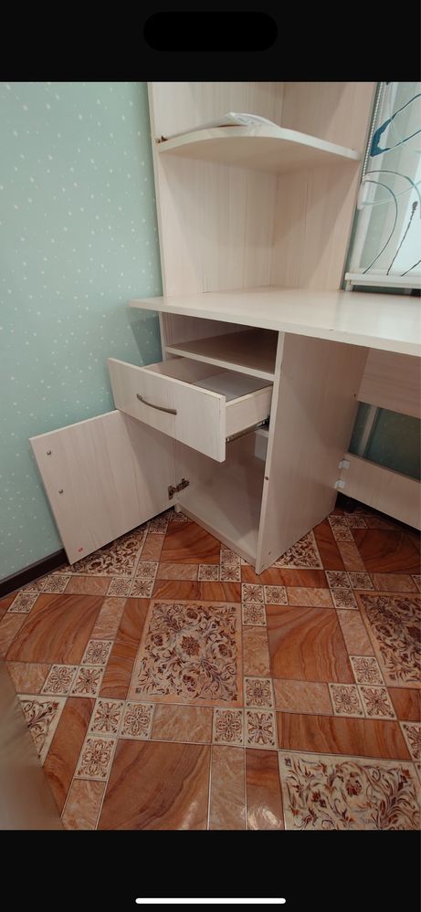 Письменный школьный стол