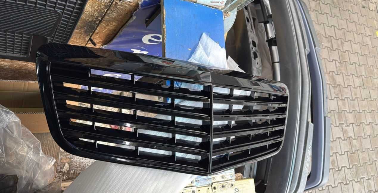 Передний бампер AMG 63 рестайлинг Mercedes W211