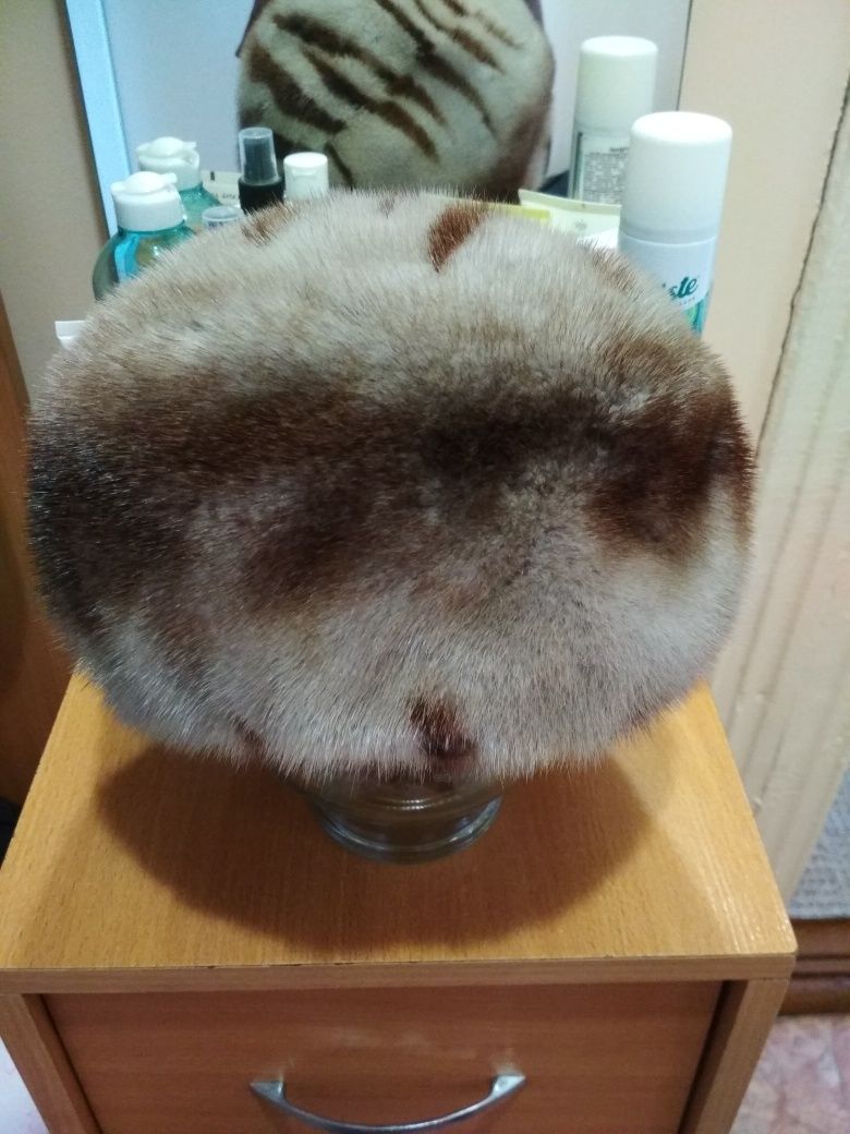 Женские     шапки