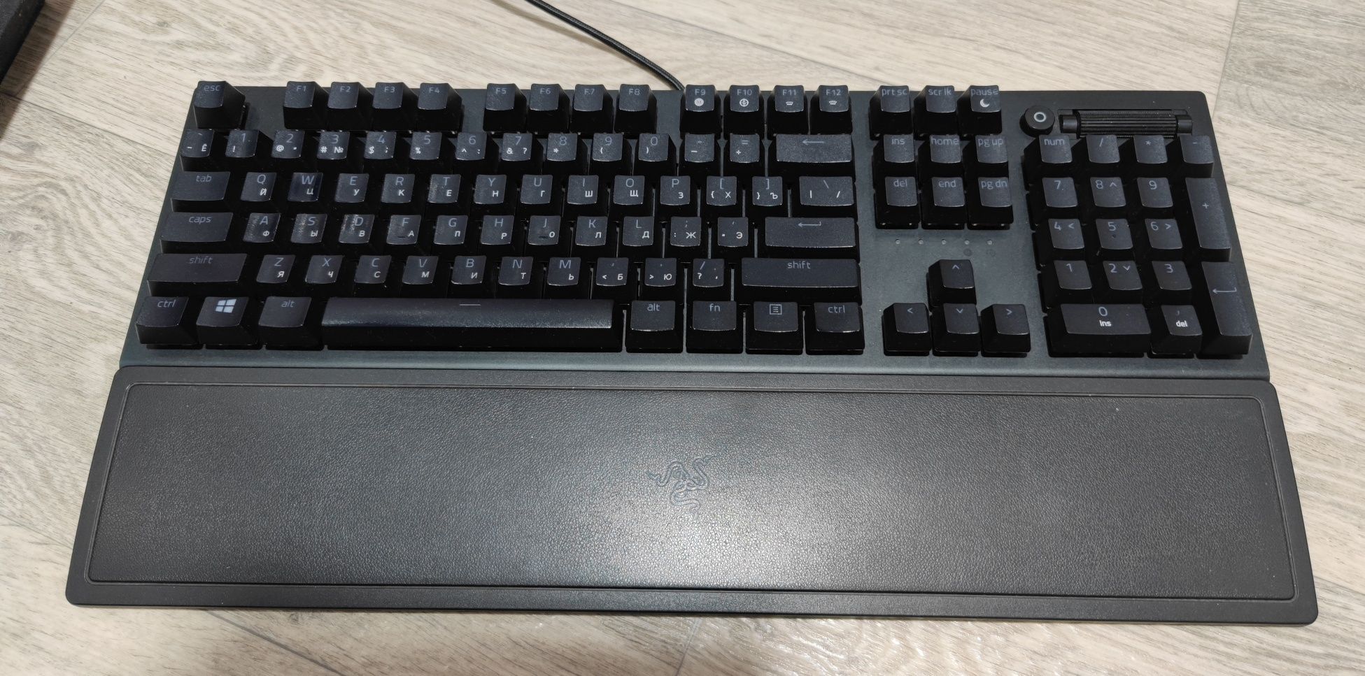 продам механическую клавиатуру Razer BlackWidow v3