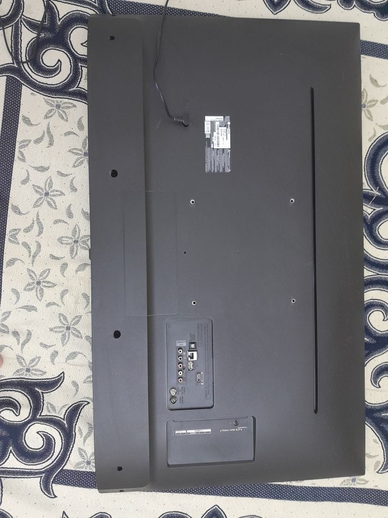 Продам телевизор на запчасти LG