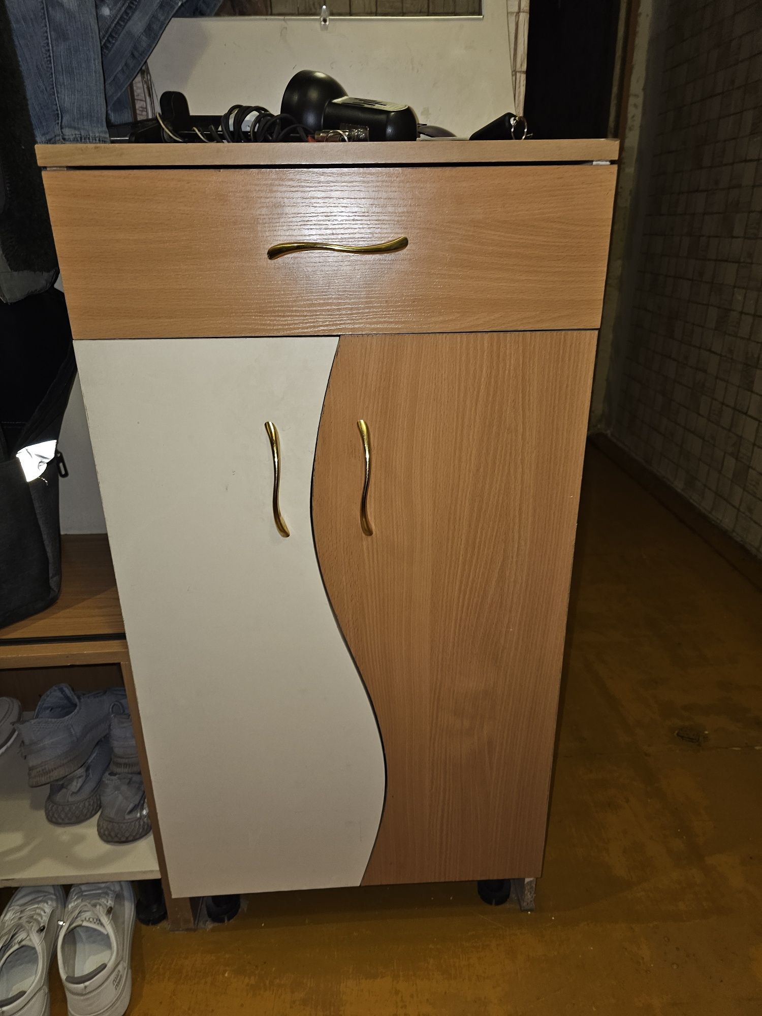 Продам прихожую.