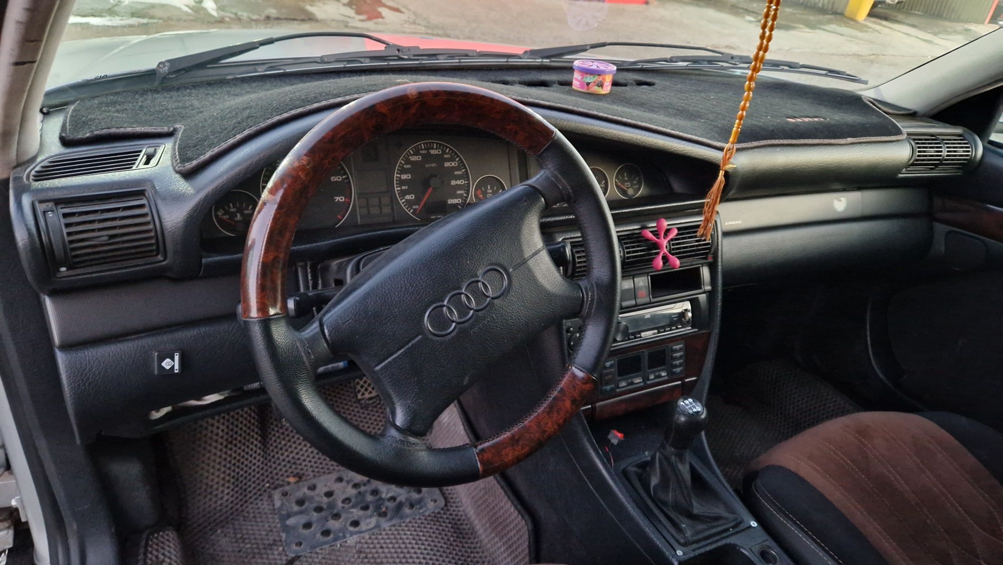 Продаётся Audi A6 1996г