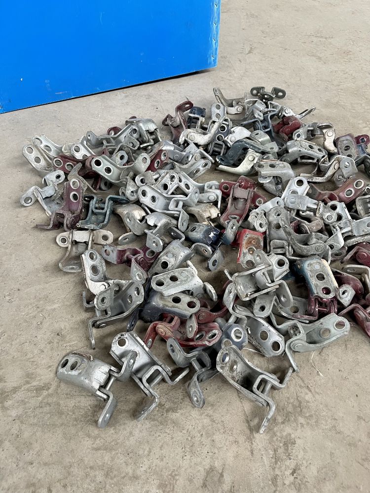 Петля (шарниры) дверей на Camry 30 20 25 Камри 20 25 35