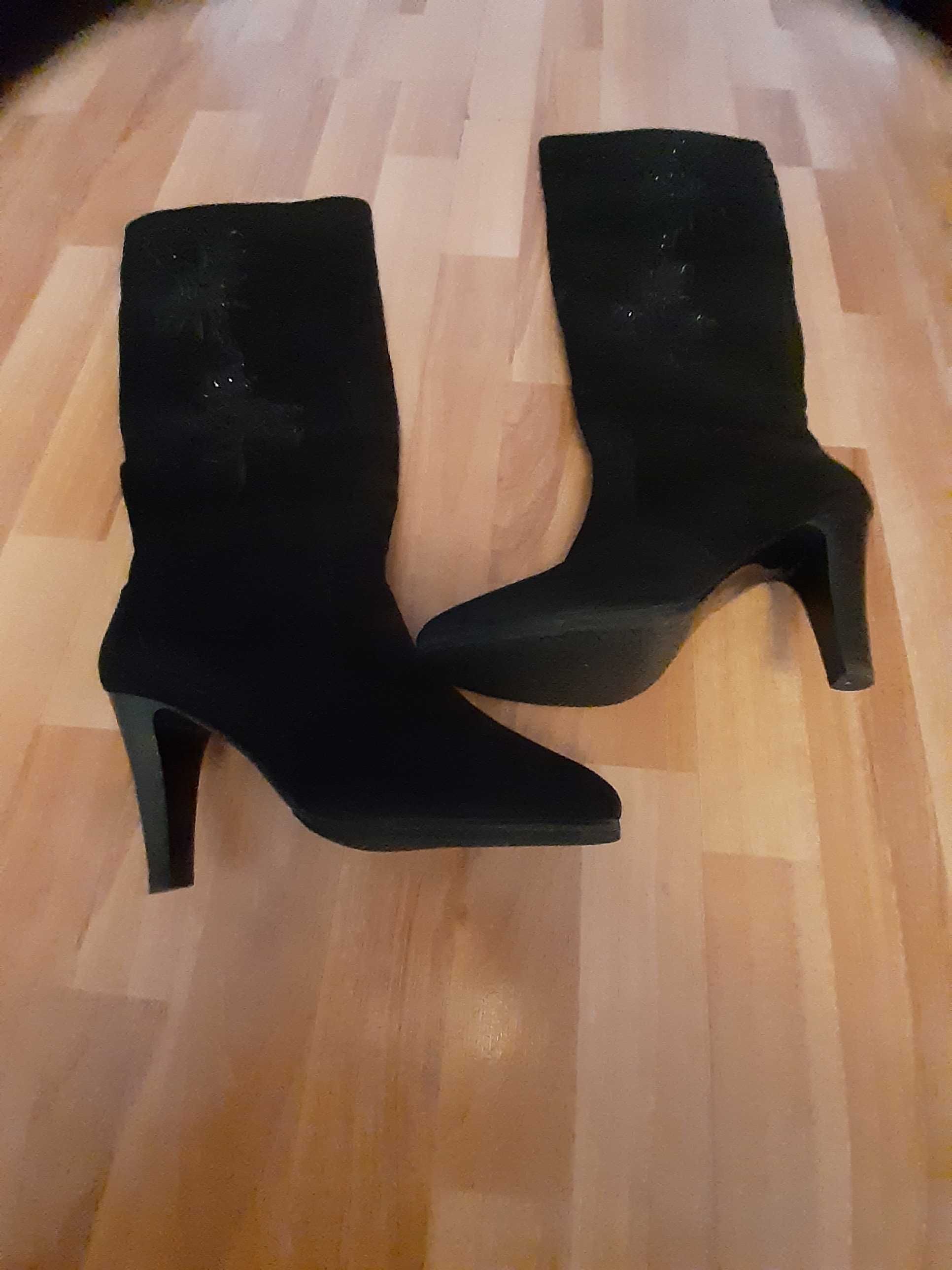 Продаю женские сапоги