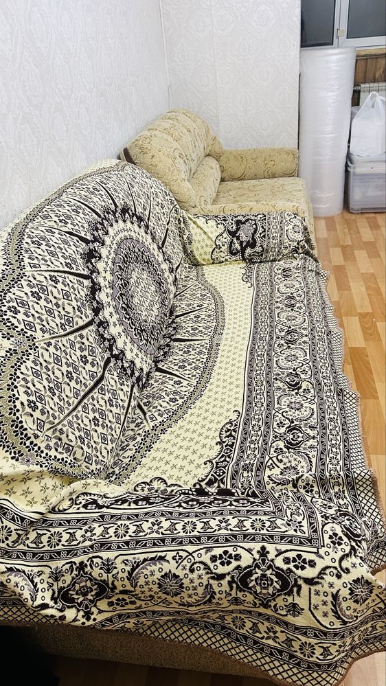 Продам комплект диванов и кресло