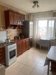 Продам кухонный стол со стульями