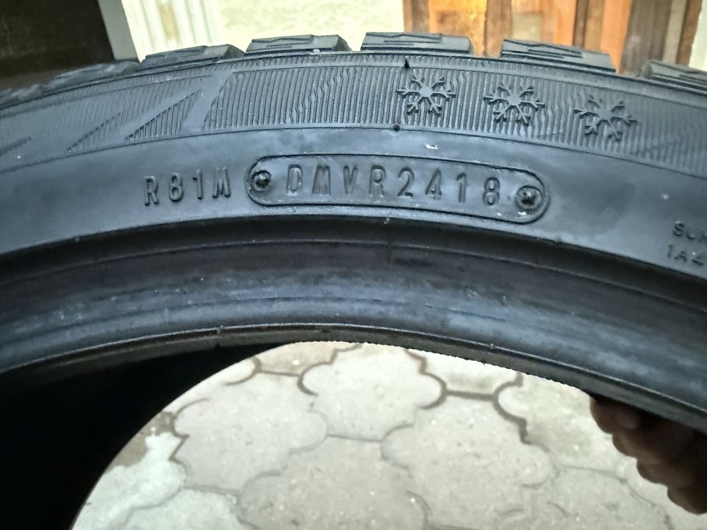 Продам зимнюю резину Dunlop