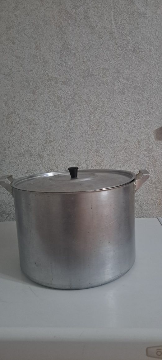 Алюминиевая кастрюля