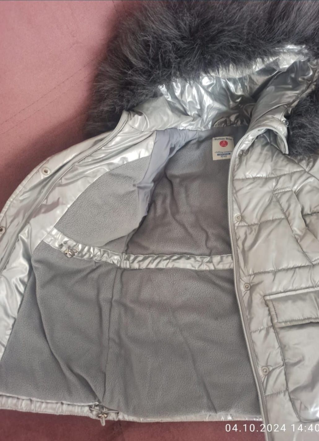 Продам куртку детскую