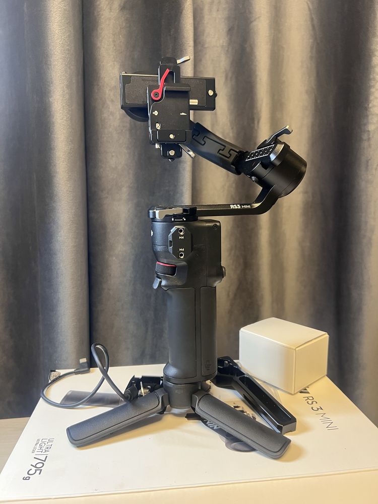 Ручной стабилизатор DJI RS 3 Mini