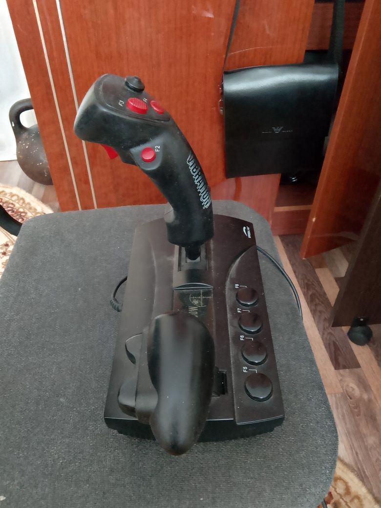 Продам игровой штурвал для игр на самолёте и т.д