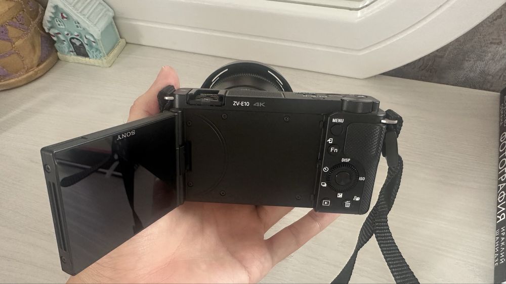 Sony ZV-E10 + объектив Sigma AF 16mm f/1.4 DC