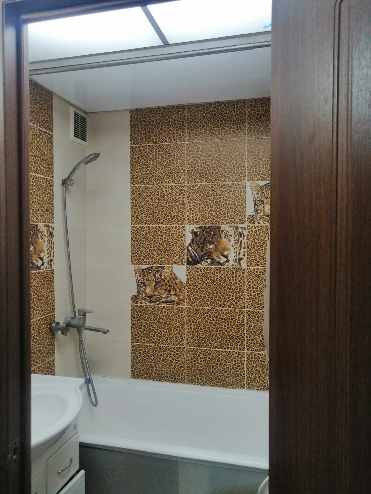 Продам 4х комнатную квартиру,улучшиной планировки,дом кирпичный,3 этаж