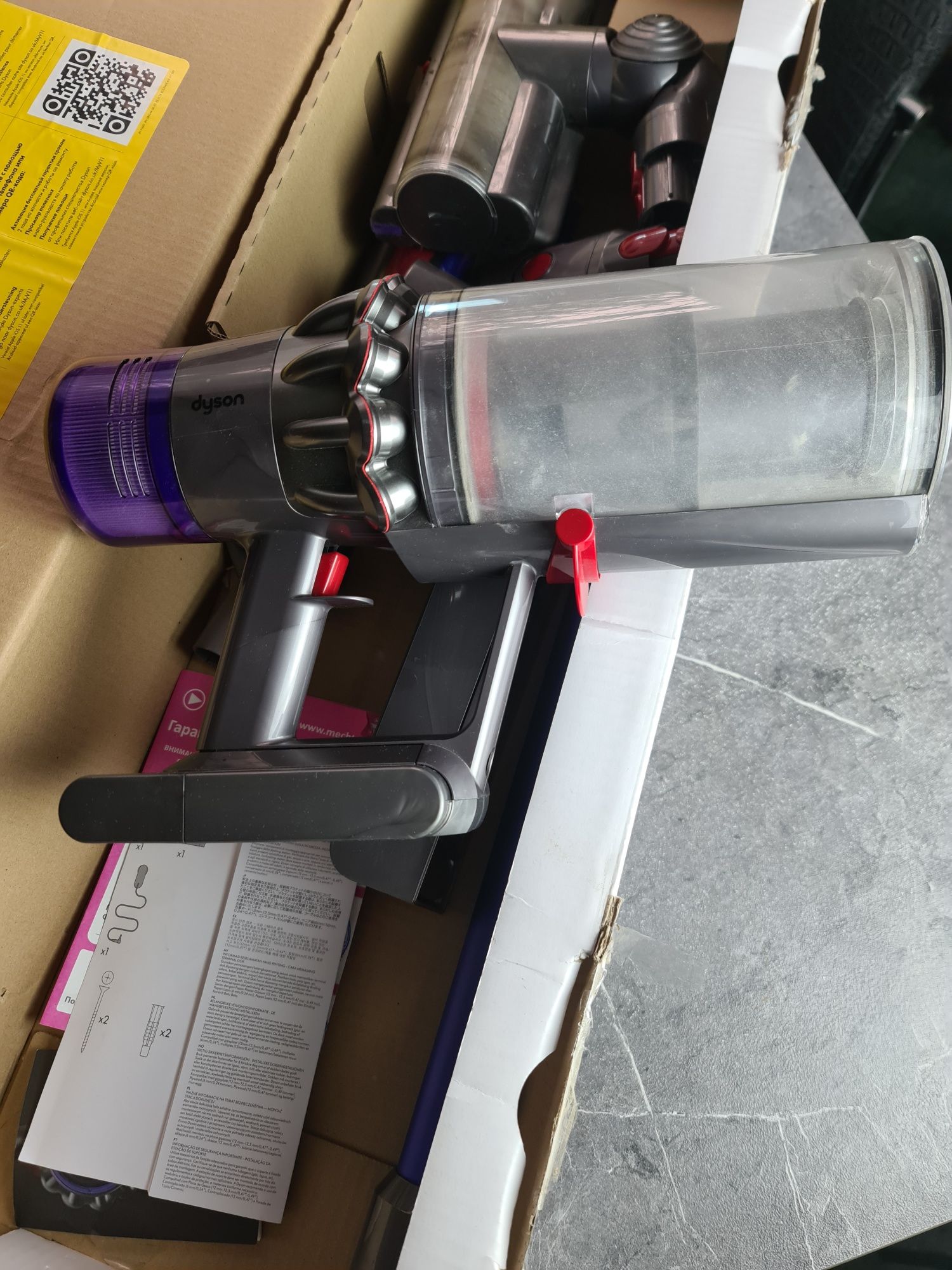 Dyson Вертикальный беспроводной пылесос Dyson V11 Absolute
