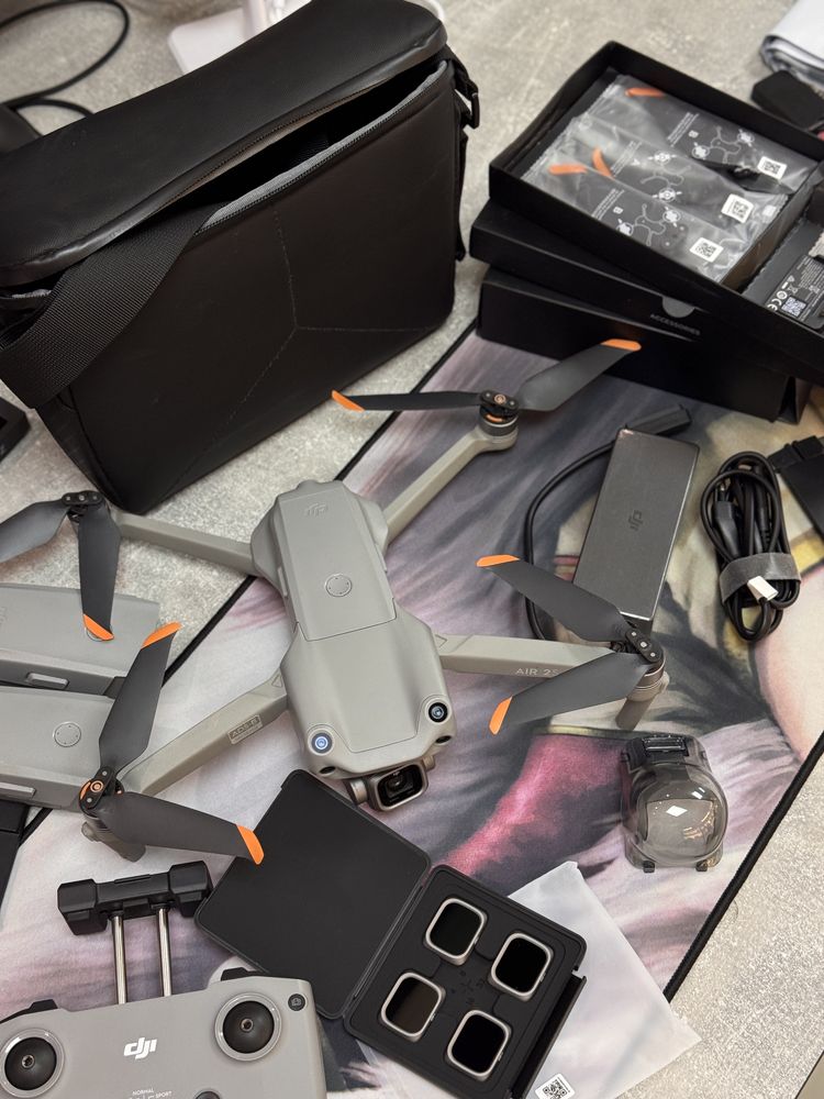 Дрон DJI Air 2S Fly More Combo серый