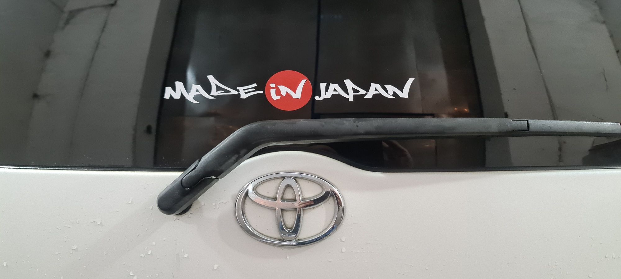 Продам японский минивен TOYOTA NOAH 2004г. 2.0, 4-АКПП.