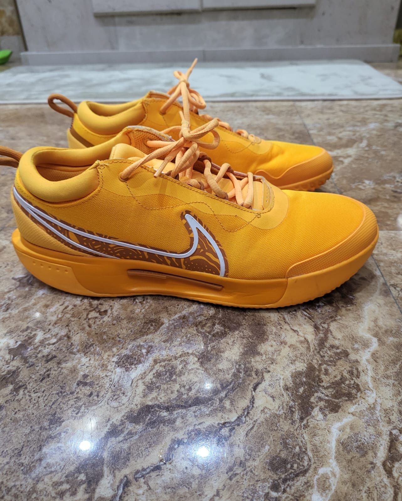 Продам кроссовки Nike