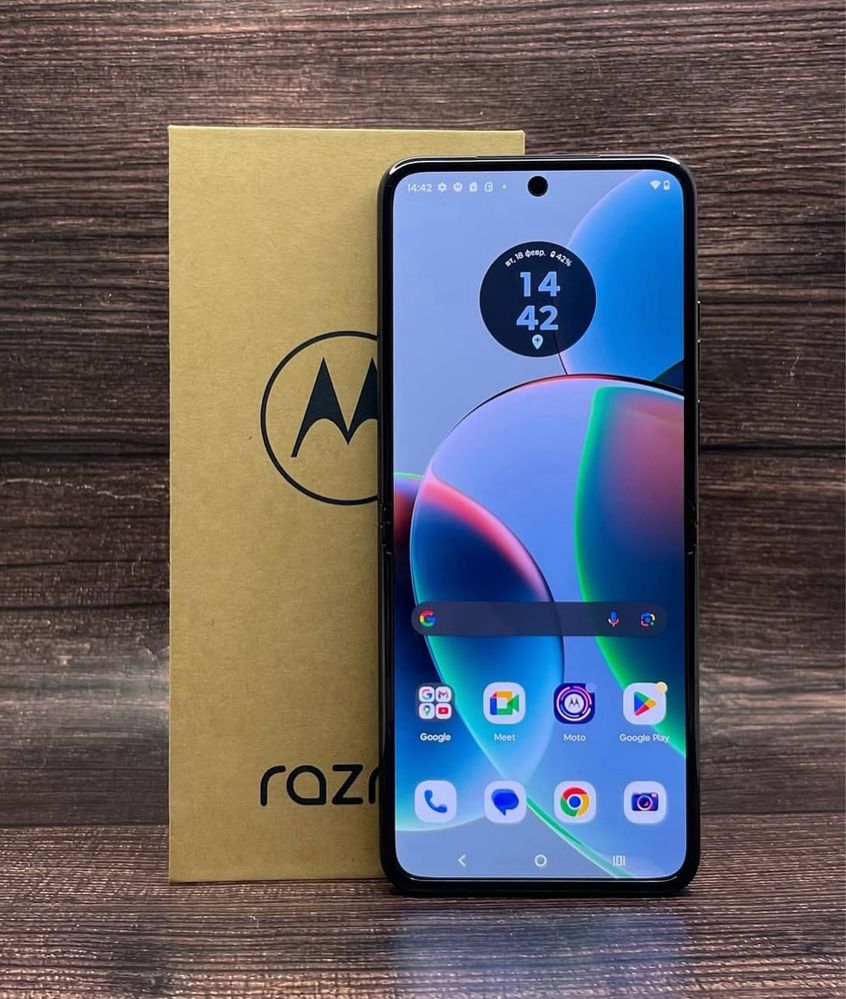 Motorola Razr 40 256gb в новом состоянии,на гарантии