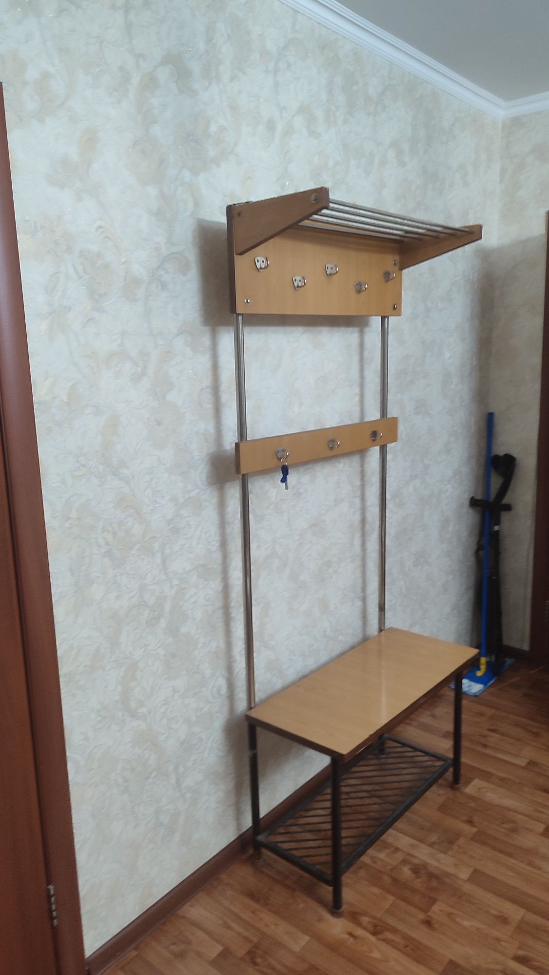 Продаю вещалку в прихожую