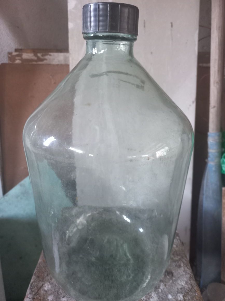 Продам бутыль стеклянный.
