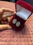 Продам сережки 15 тысяч тенге срочно