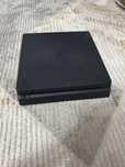 Продам PlayStation 4 в хорошем состоянии