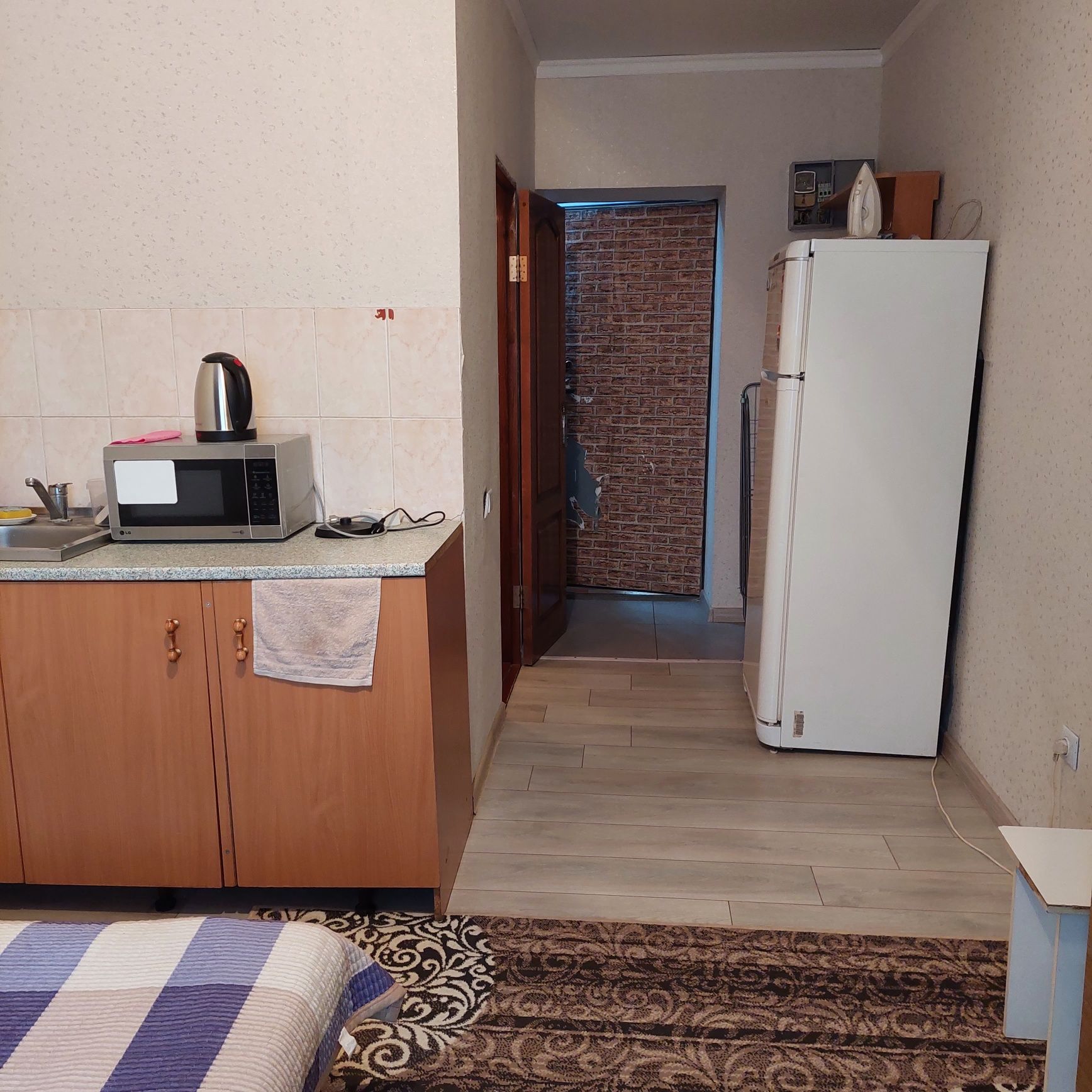 Сдам по суточно 1ком студия правый берег район 7поликлинники