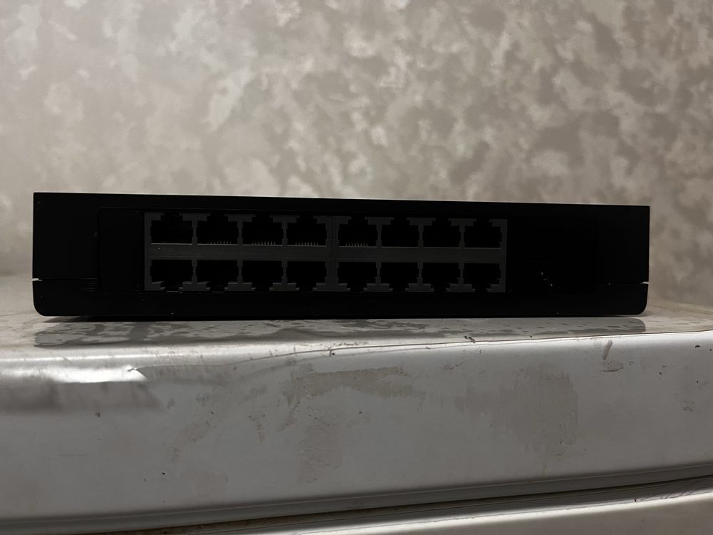 Коммутатор TP-LINK TL-SF1016D