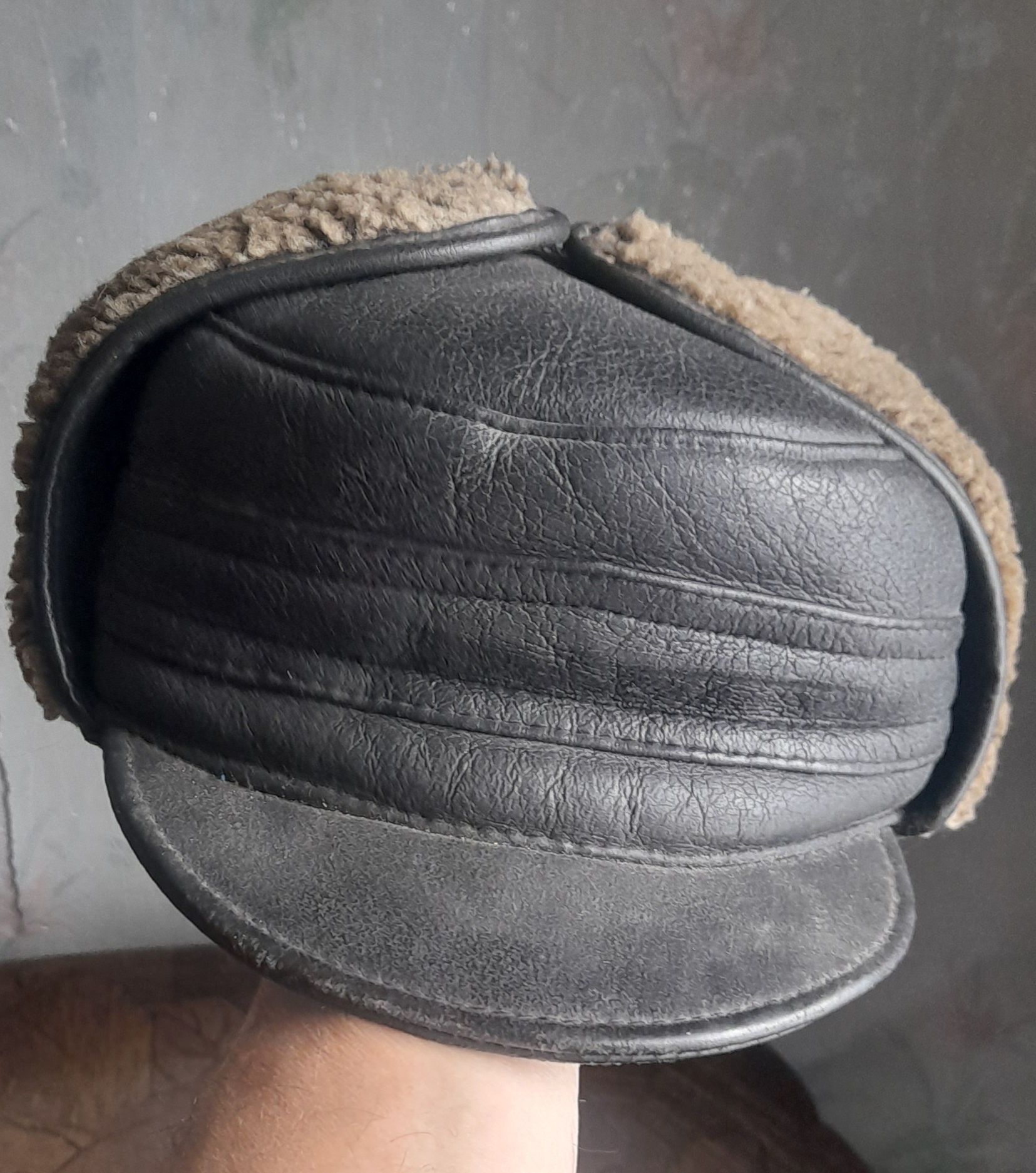 Продам шапку кожаную с натуральным мехом