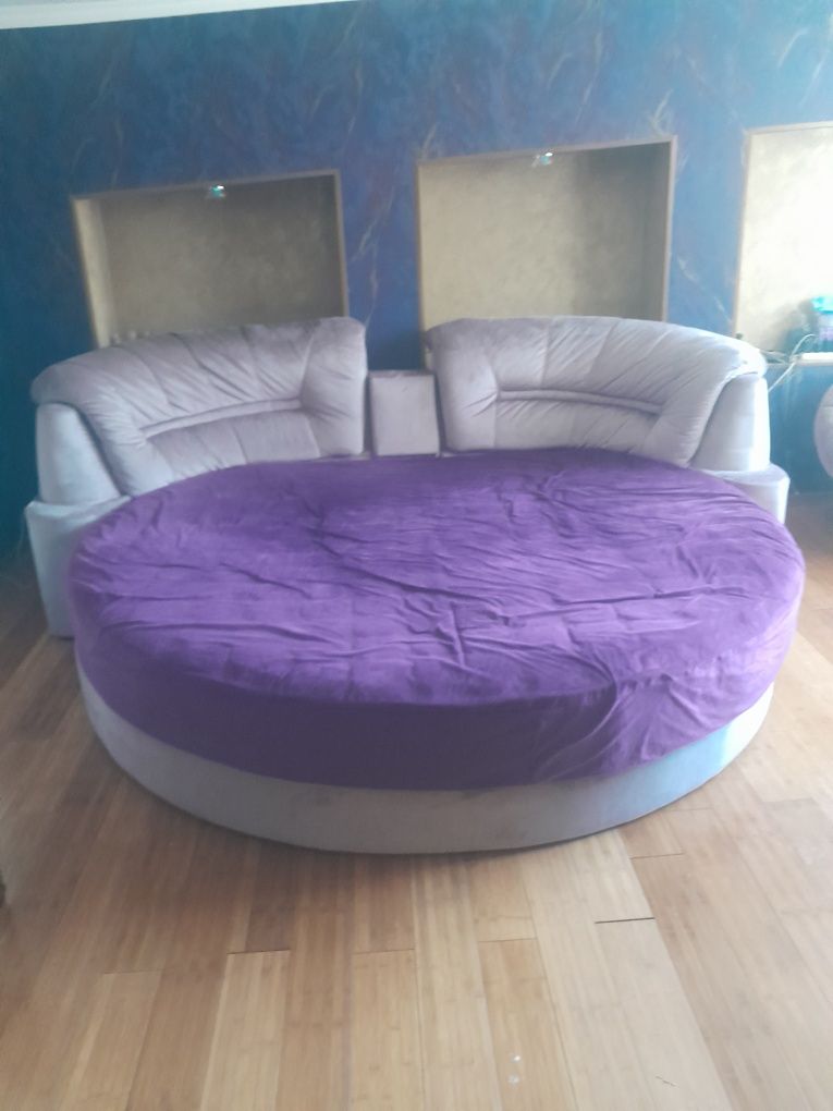Продам большую кровать