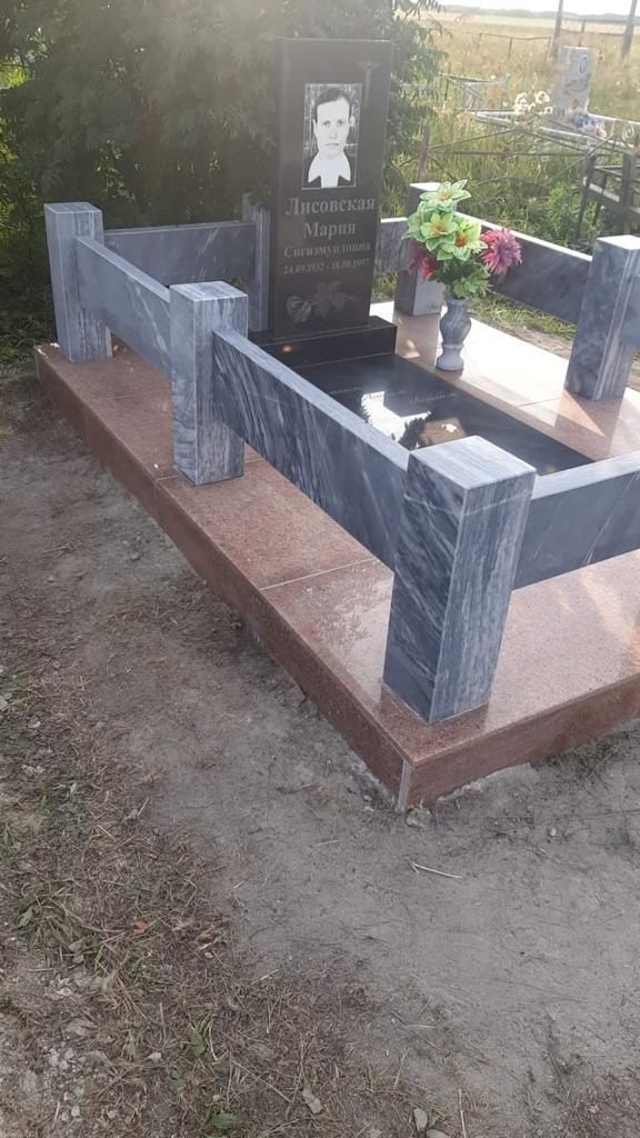 Памятники и облагоражевания