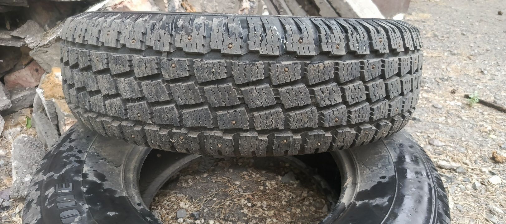 Продам резину зимнюю HANKOOK 235/75/15