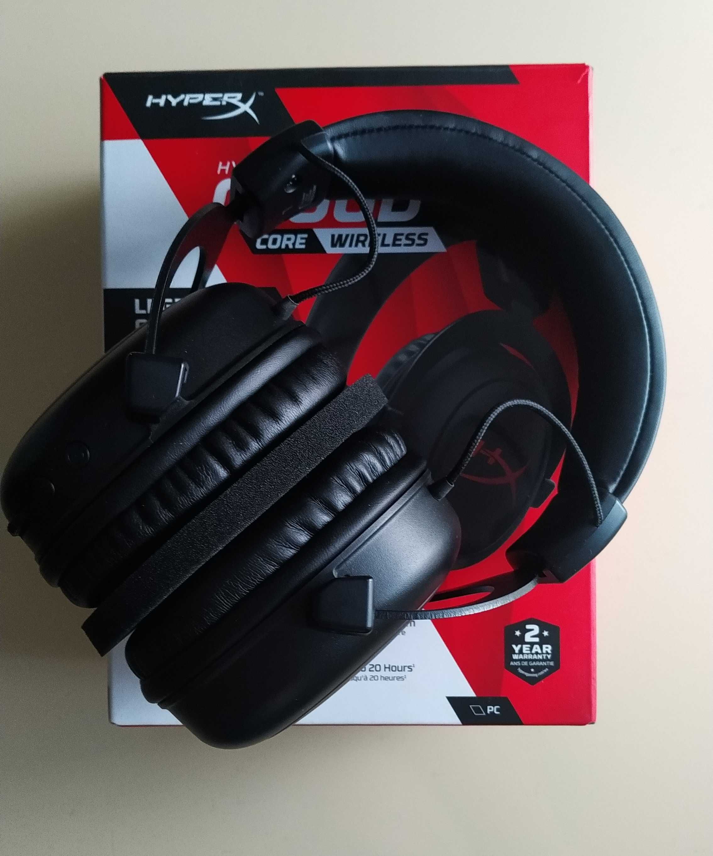 Беспроводные игровые наушники "HyperX Cloud Core Wireless".